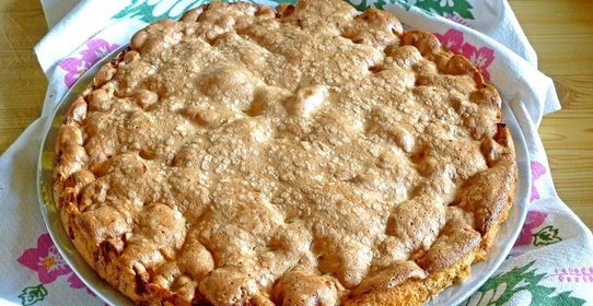 Бисквит с яблоками