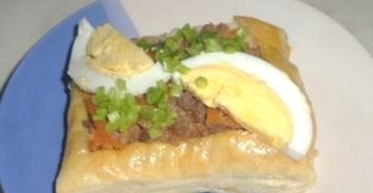 Слойки с мясом и яйцом