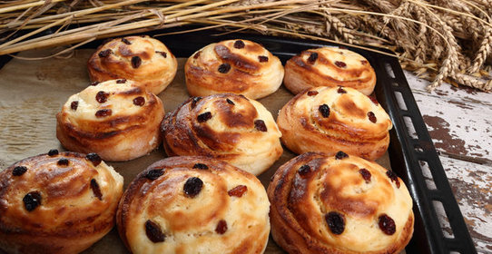 Булочки с изюмом