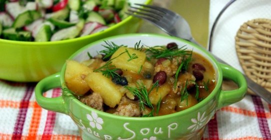 Рагу с домашними колбасками и фасолью