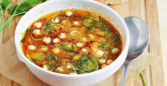 Томатный коктейль с проростками люцерны