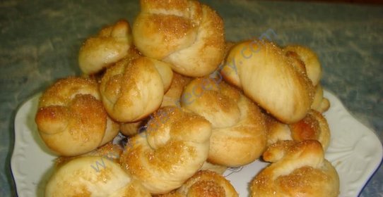 Плюшки с сахаром из дрожжевого теста