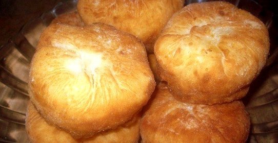Жареные пирожки на сыворотке с повидлом