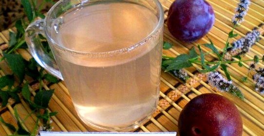 Сливовый компот с мятой