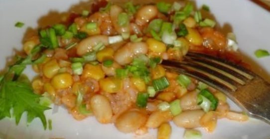 Салат с кукурузой и рисом фасолью