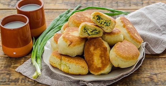 Пирожки с начинкой из яиц и зеленого лука