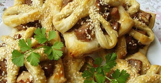 Слойки с мясом