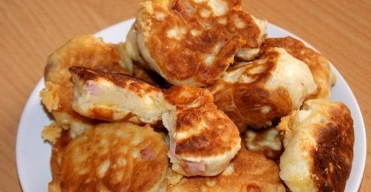 Оладьи с ветчиной и сыром