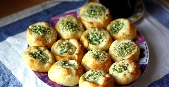 Булочки с чесноком и зеленью