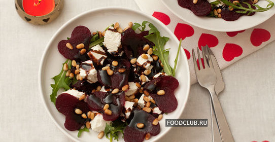 Салат из свёклы с козьим сыром