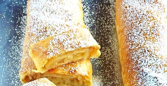 Творожный рулет с яблоками