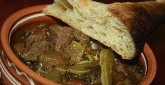 Рагу с говядиной и овощами, запеченными на мангале