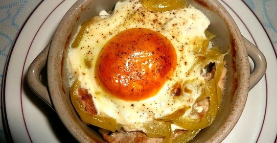 Свинина с болгарским перцем в горшочках