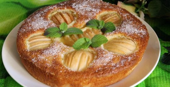 Кукурузно - манный пирог с грушами