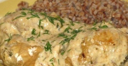 Курица под сметанным соусом