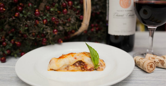 Лазанья под соусами болоньезе и бешамель