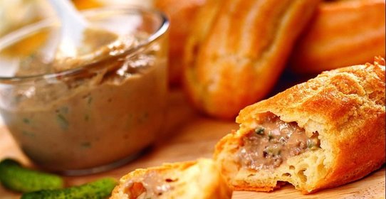 Закусочные эклеры с печеночным паштетом