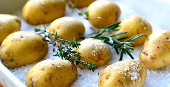 Картошка, запеченная в соли