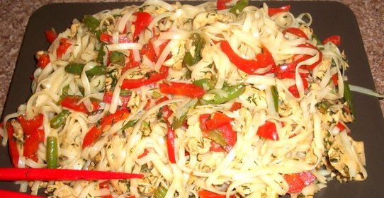 Куриная грудка, тушенная с овощами