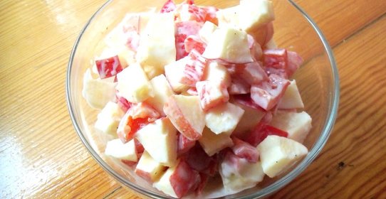 Салат из яблок и перца