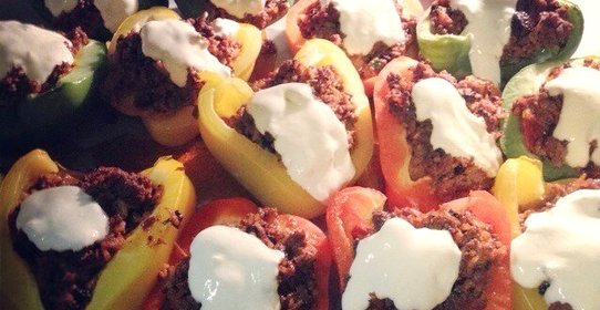 Перец, фаршированный бараньим и говяжьим фаршем