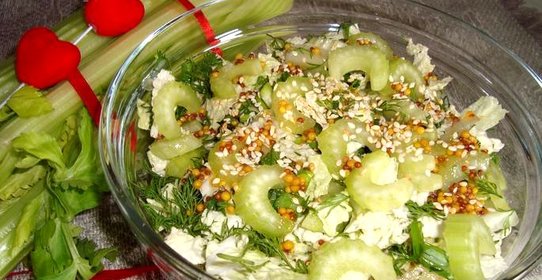 Зелёный салат из сельдерея