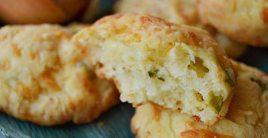Сырное печенье с зеленым луком