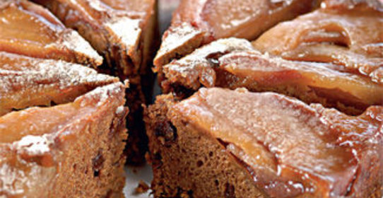 Постный пряный пирог с яблоками на пару