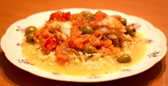Курица с оливками и томатами