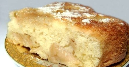 Шарлотка на маргарине с яблоками