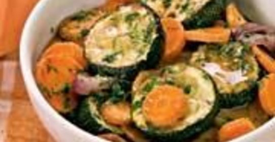 Кабачки в овощном фарше и томатном соке