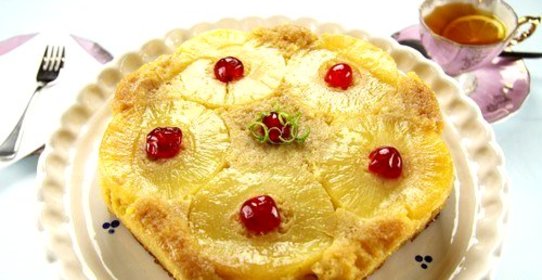 Миндальный торт с фруктами и рисовой начинкой