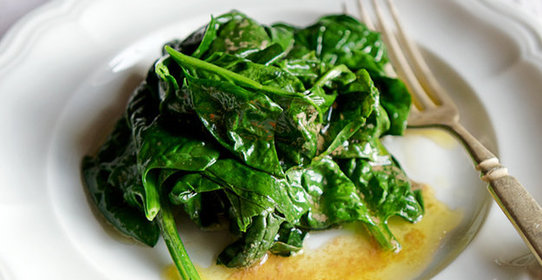 Шпинат с заправкой из уксуса