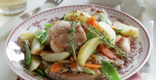 Кролик, запеченный с овощами
