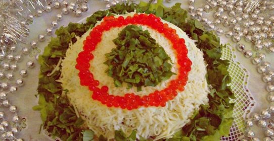 Новогодний салат с ананасами