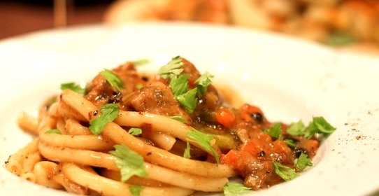 Рагу со свининой, овощами и лапшой