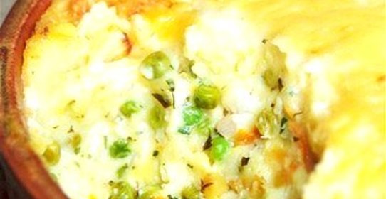 Рыбный пирог с белым соусом
