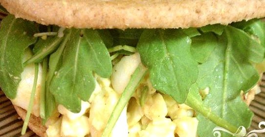 Яичный салат на завтрак