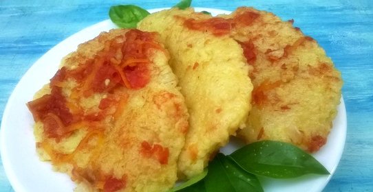 Луковые оладьи с подливой в мультиварке