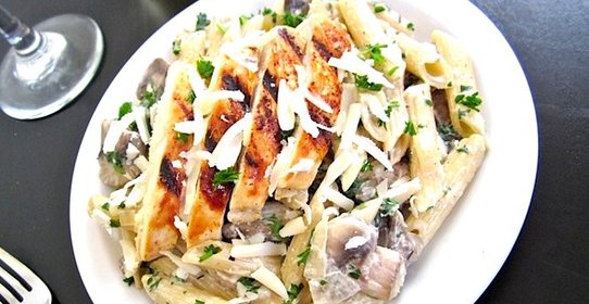Макароны с грибами и курицей