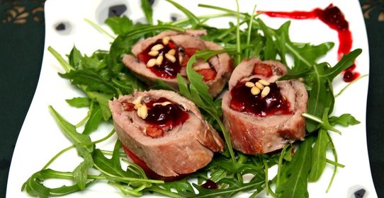 Рулет из говядины с начинкой