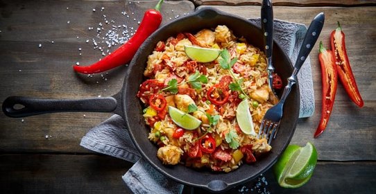 Паэлья с цыпленком и чорризо