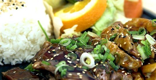 Говядина терияки с огуречным салатом