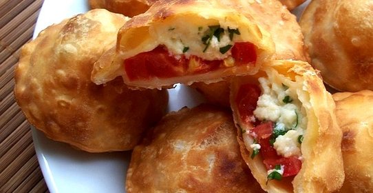 Пирожки с помидорами