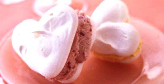 Меренги-сердечки с мороженым