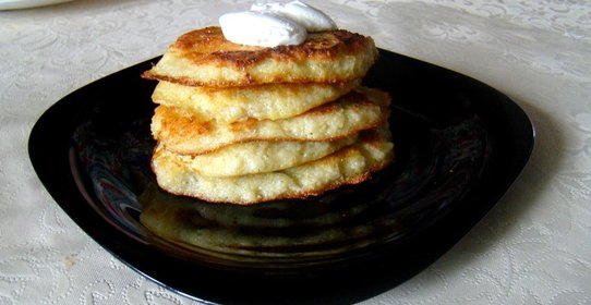 Драники со сметаной и луком