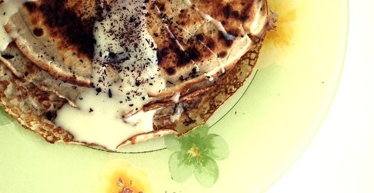 Тонкие блинчики с корицей и сгущенкой