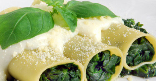 Каннеллони с начинкой из шпината и сыра