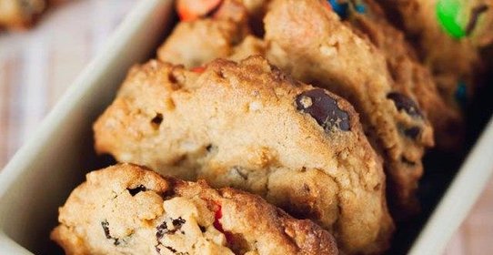 Печенье с изюмом, орехами и M&Ms