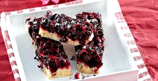 Пирог со свежими ягодами